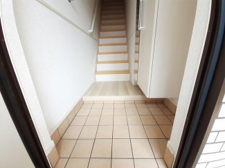 収納もある玄関です