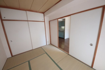 和室ならではの温かな和の空間で寛ぎの時間を過ごせます