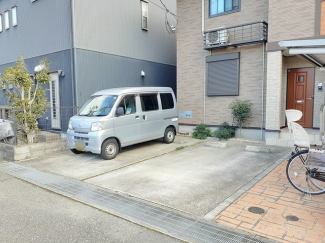 【駐車場】