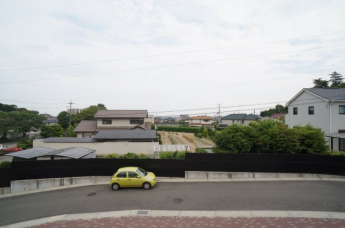 周りは緑が多いです♪（写真は２階）