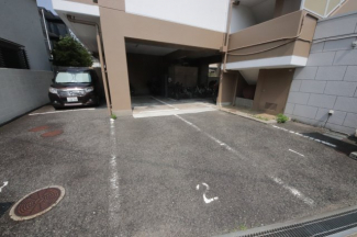 駐車場があるので、車を買う予定の方も安心です