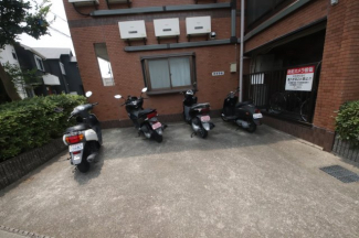 駐車場があるので、車を買う予定の方も安心です