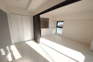 落ち着いて過ごせるお部屋なので、寝室にいかがでしょうか