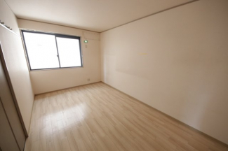 使い勝手のいい寝室です