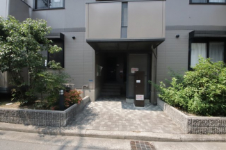 清潔なエントランスです
