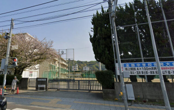 松山市立勝山中学校まで1206m