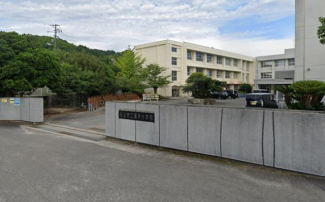 松山市立粟井小学校まで1054m