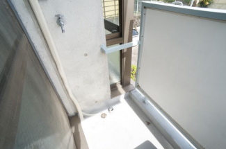 洗濯機はバルコニーに設置可能です