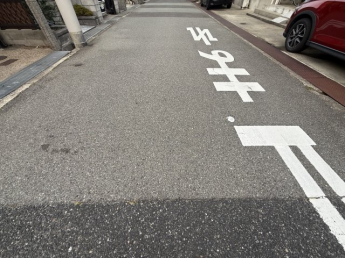 【前面道路含む現地写真】
