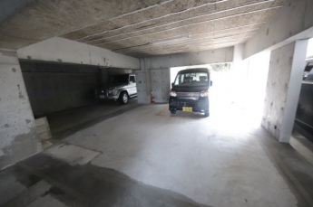 駐車場があるので、車を買う予定の方も安心です