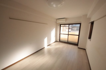 ゆったり過ごせる居間です