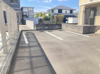 【駐車場】