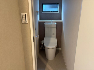 1階のトイレ、ウォシュレット付き