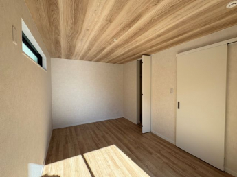 1階は7帖の主寝室。しっかり広いウォークインクローゼット付き。