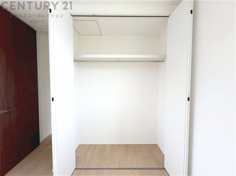 衣類やアクセサリー、小物類の収納が便利で整理整頓がしやすく、部屋の美観を保ちつつ、スペースを最大限に活用できます。衣服のしわやダメージを防ぎ、長持ちさせることができます。