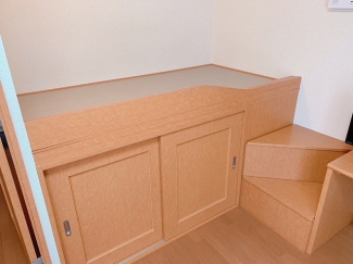 落ち着いて過ごせるお部屋なので、寝室にいかがでしょうか