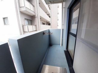 落ち着いた時間を過ごせるバルコニーです