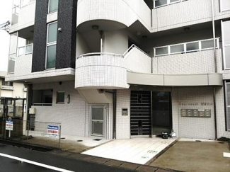 落ち着いた雰囲気の外観です