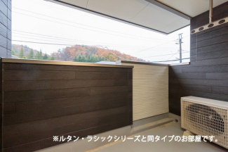 落ち着いた時間を過ごせるバルコニーです