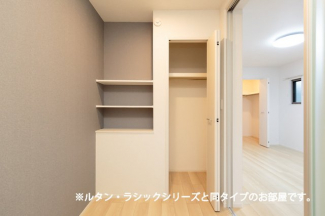 ちょっとした収納スペースも充実しています