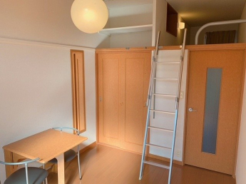使い勝手のいい寝室です