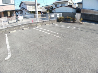 車をお持ちの方に嬉しい駐車場付きの物件です