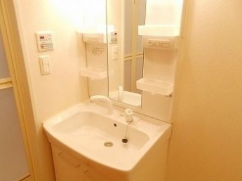 明るい洗面所です