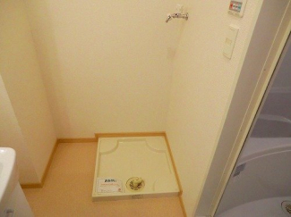 明るい色調の室内です