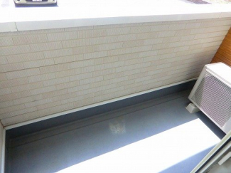 外からの目が気にならないバルコニーで洗濯物が干せます