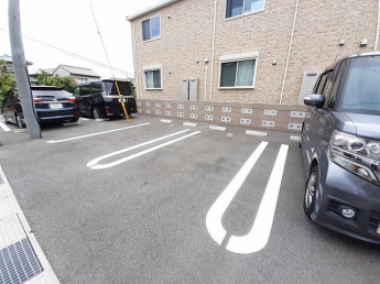 駐車場があるので、車を買う予定の方も安心です