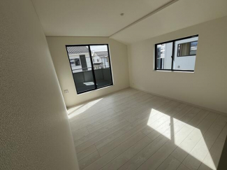 弊社施工例　お掃除のしやすい全室フローリング仕様。内装はどん