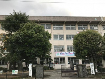 東中学校まで550m