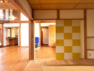 和室からリビングへの眺め