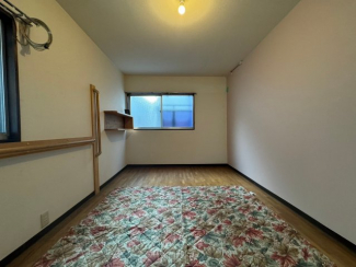 個人の部屋や寝室として使える洋室です