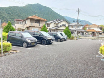 【駐車場】