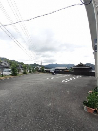 【駐車場】