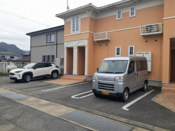 【駐車場】