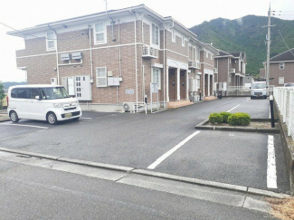 【駐車場】