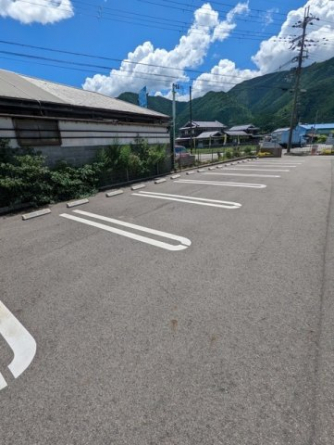【駐車場】