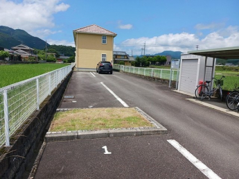 【駐車場】