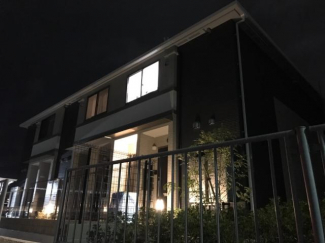 外観写真（夜）