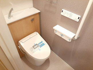 ゆったりとした空間のトイレです