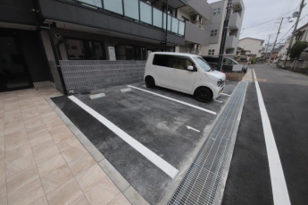 車をお持ちの方に嬉しい駐車場付きの物件です