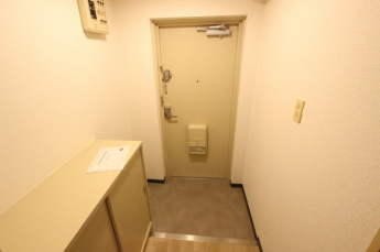 毎日通る玄関はこちらです