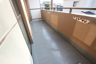開放的で明るい空間を演出してくれるバルコニーです