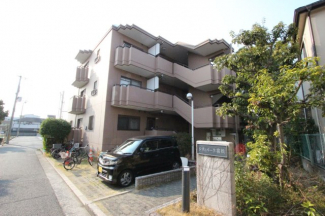 落ち着いた雰囲気の外観です