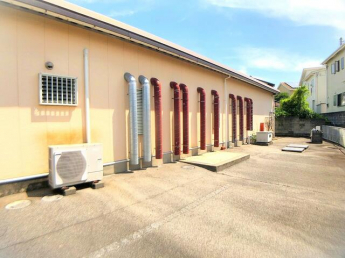 建物裏