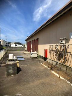 建物裏