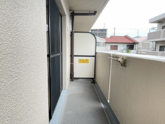 開放的で明るい空間を演出してくれるバルコニーです