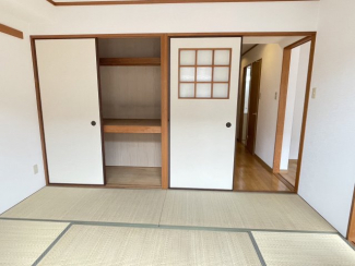 ゆったりとくつろげる和室です